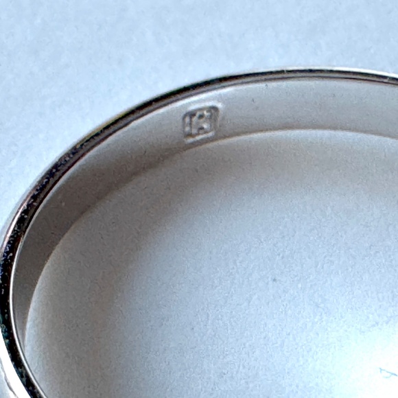 Blue Opalesque Ring Size 7, AVON vintage jewelry - Picture 7 of 9